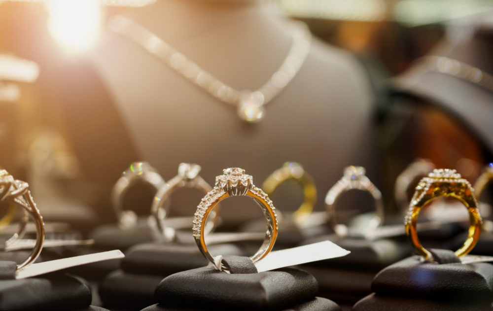 Gold jewellery production and finishing